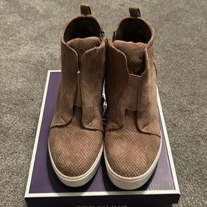 Top Moda Comfort ankle booties Taupe color size 6 1/2